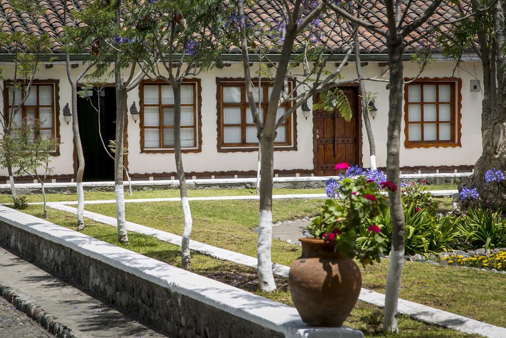 Hosteria Rumipamba De Las Rosas Salcedo Exterior foto